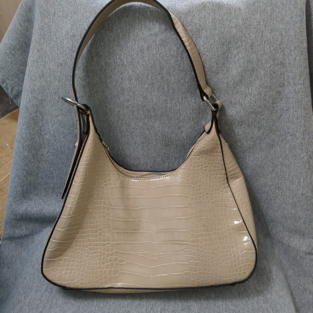Elegant Tan Crocodile-Embossed Shoulder Bag